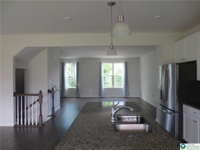 Building Photo - 2407 Cook Dr