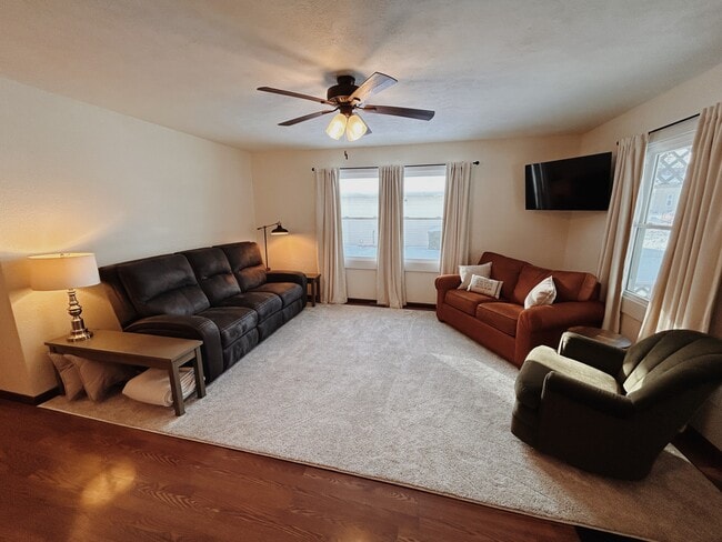 Building Photo - 614 Mercer Ave