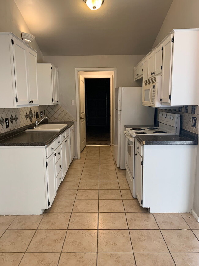 Building Photo - Cute duplex in North Lubbock