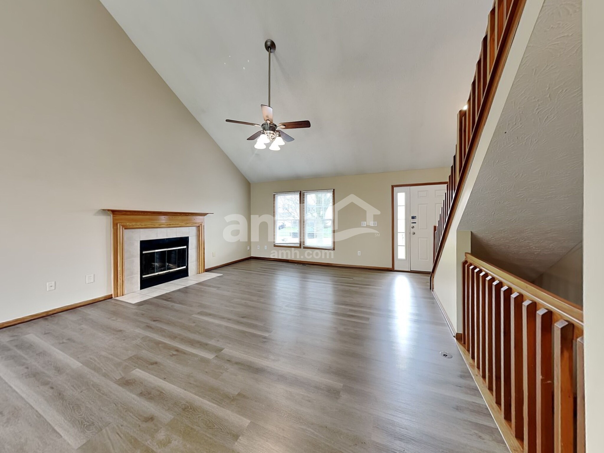 Building Photo - 555 Allis Pl E