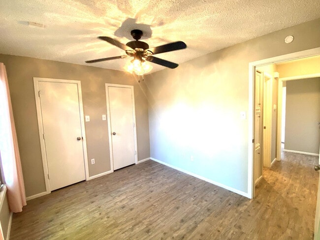 Building Photo - 9818 Jordan Ave