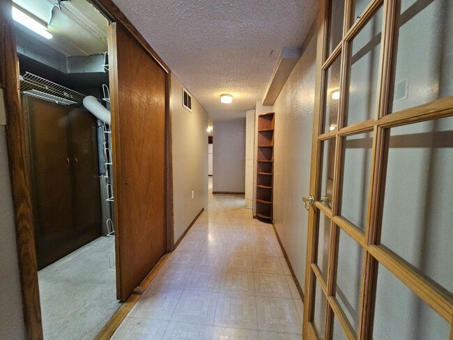 Building Photo - Spacious SE Denver Ranch - Virginia Villag...