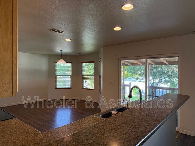 Building Photo - 1584 W Galbraith Ln