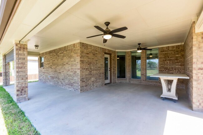 Building Photo - 7026 Chimney Hill Dr