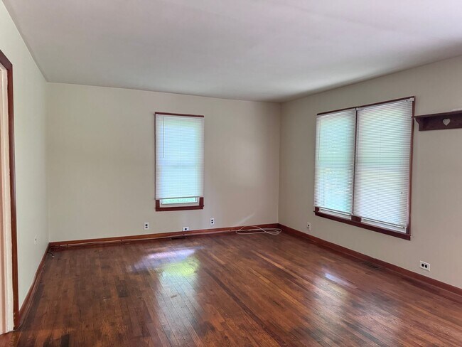 Building Photo - Country Living on 2 Acres! Palmyra Area. 2 Bed/1 Bath and a office.