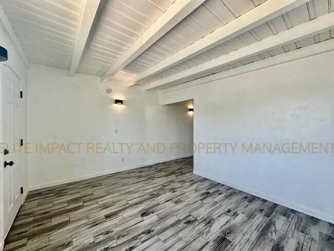 Building Photo - 1012 N Grande Ave