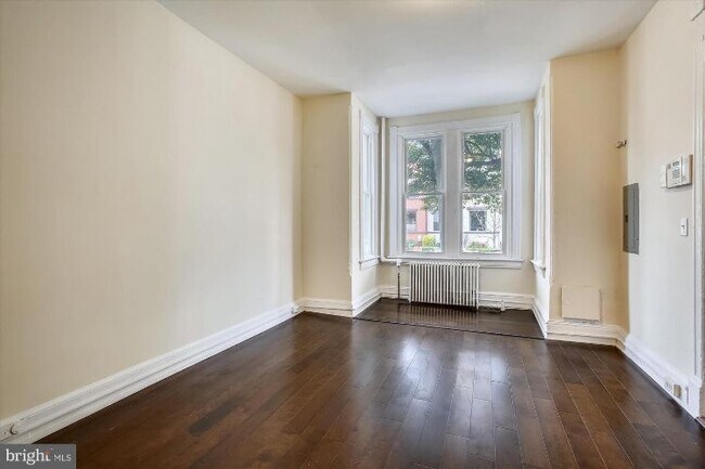 Building Photo - 825 11th St NE