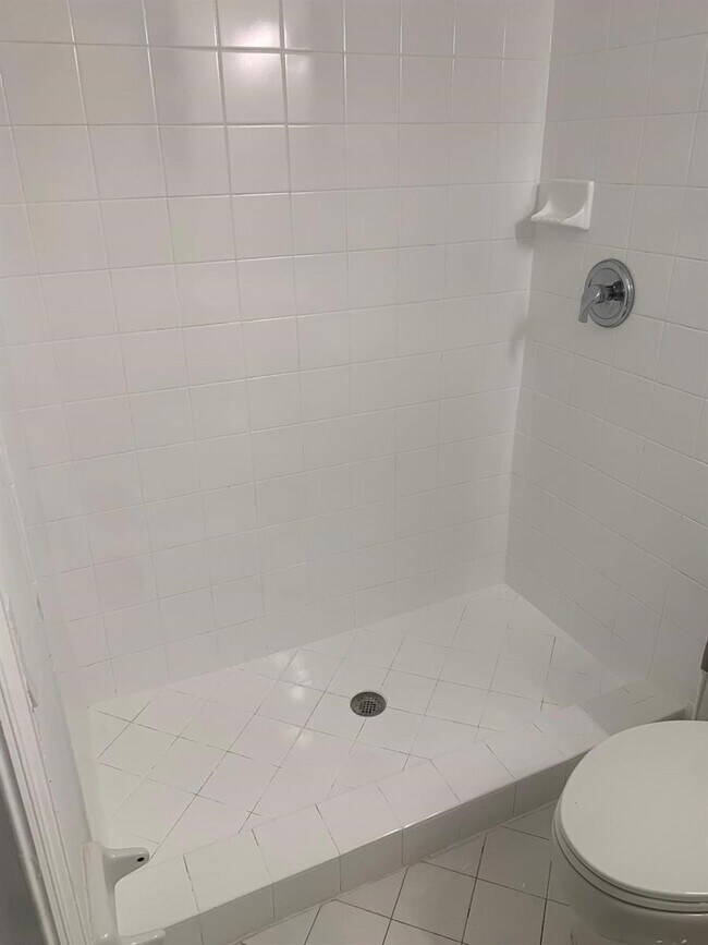 Building Photo - 3390 NE 13th Cir Dr