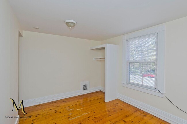 Building Photo - 208-210 Fort Pleasant Ave