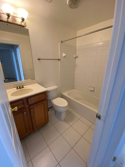 Building Photo - 13612 Venturi Ln