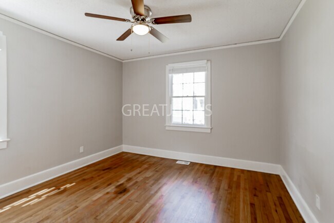 Building Photo - Charming 2 Bedroom in Greenville!