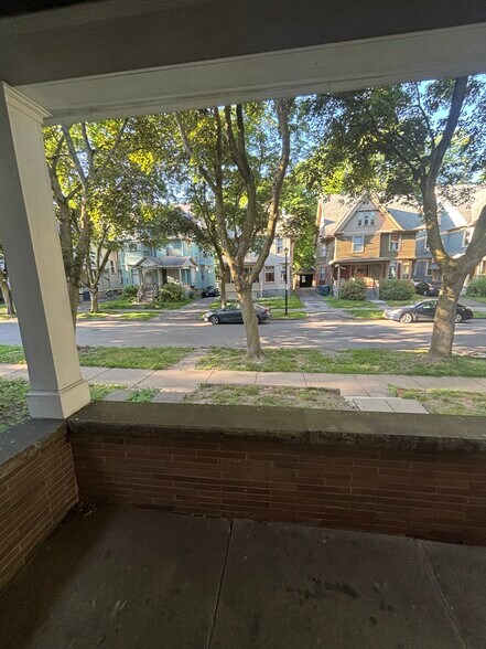 Building Photo - 5 Thayer St