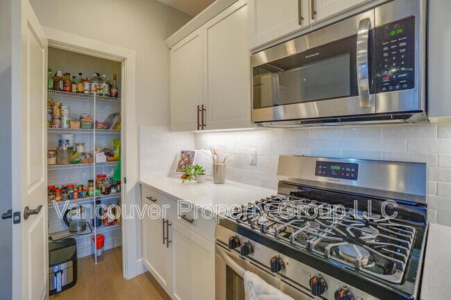 Building Photo - 11025 NE 137th Ave