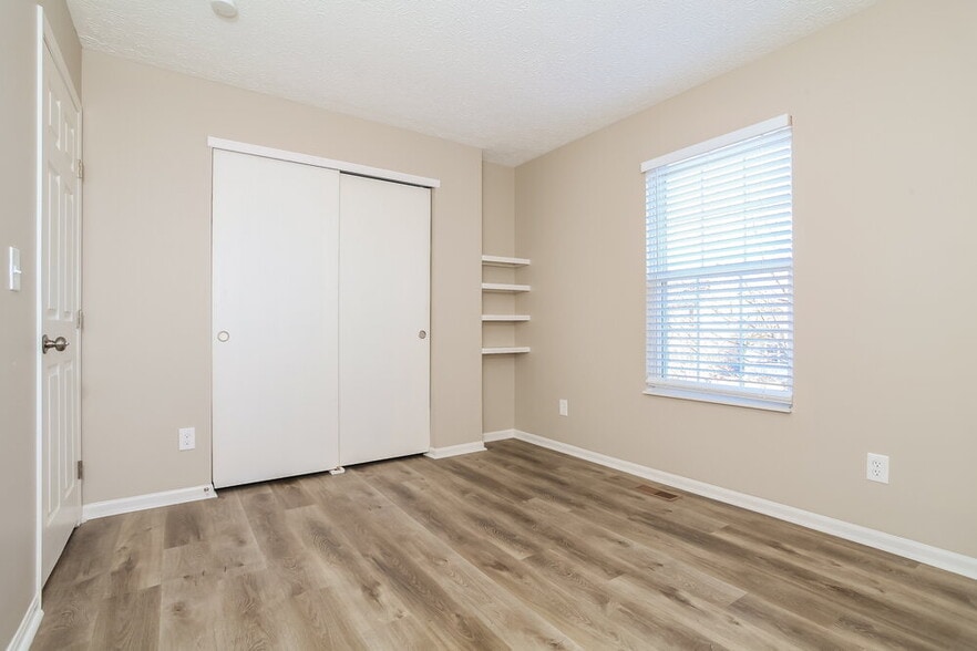 Building Photo - 4559 Parkwick Dr