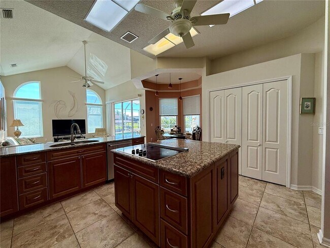 Building Photo - 4 Cherry Ct