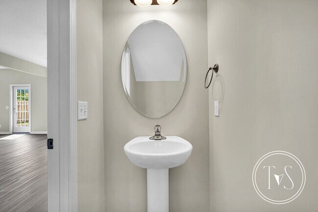 Building Photo - 200 Alcove Ct