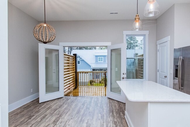 Building Photo - SUMMERWALK