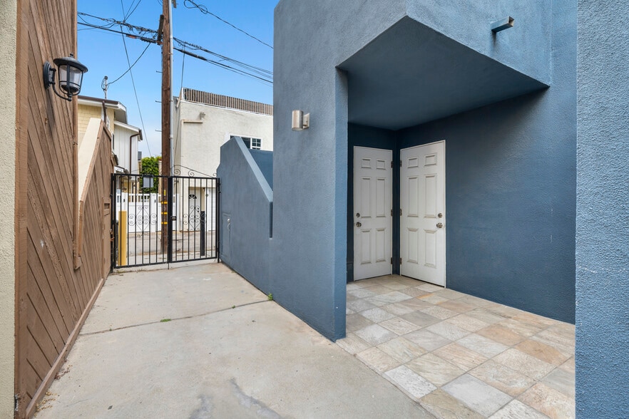 Entrance to garage - 23 Buccaneer St