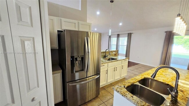 Building Photo - 3085 Mandolin Dr
