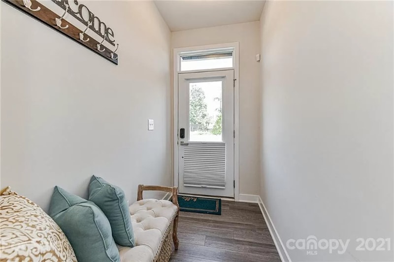 Building Photo - 272 Parkwood Ave