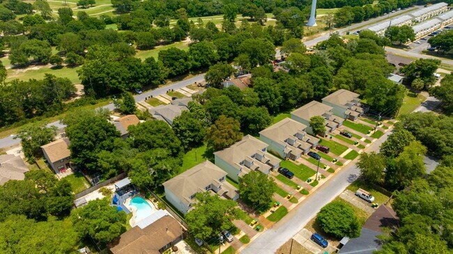 Building Photo - 416a Bear Rd