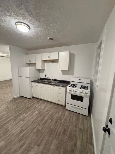 Building Photo - 130 Kenric Ave