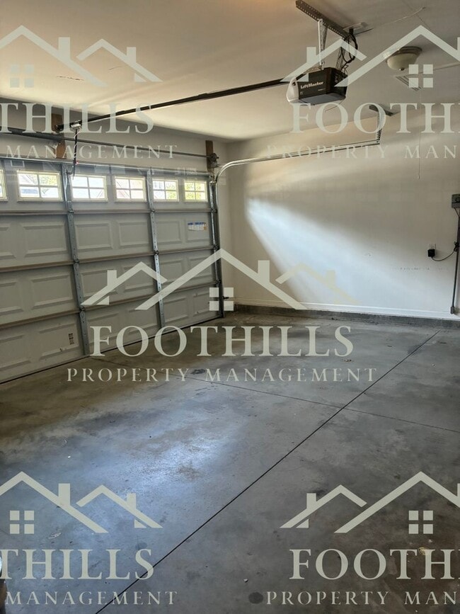 Building Photo - 118 Gallant Ln