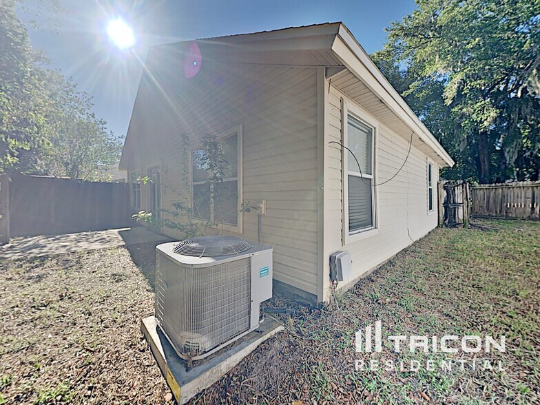 Building Photo - 1293 Munson Cove Dr
