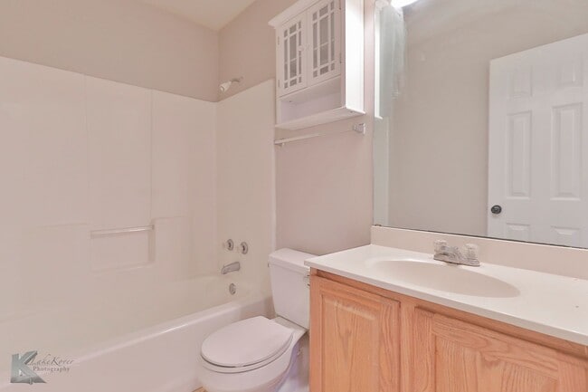 Building Photo - Great 3 bedroom 2 bath home in Wylie district.
