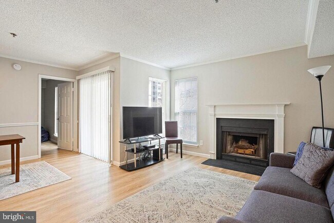 Building Photo - 1504 Lincoln Way