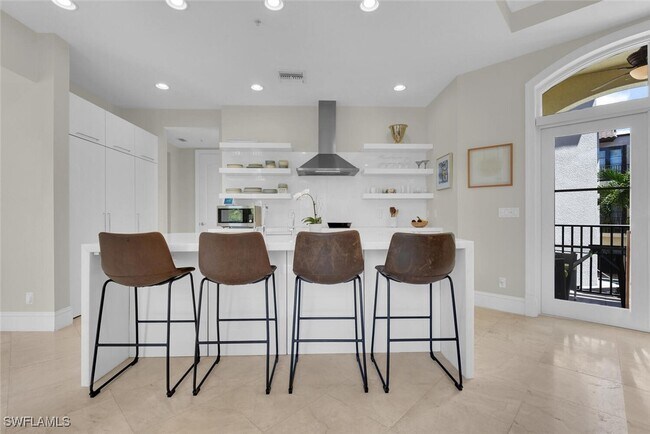 Building Photo - 684 10th Ave S