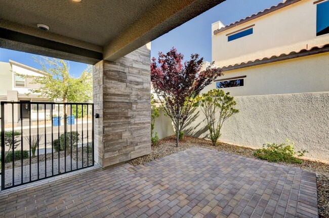 Building Photo - STUNNING 2 Story, 3 Bedroom Home in INSPIR...