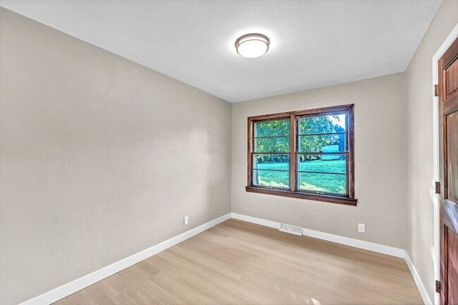 Building Photo - Longview Manor