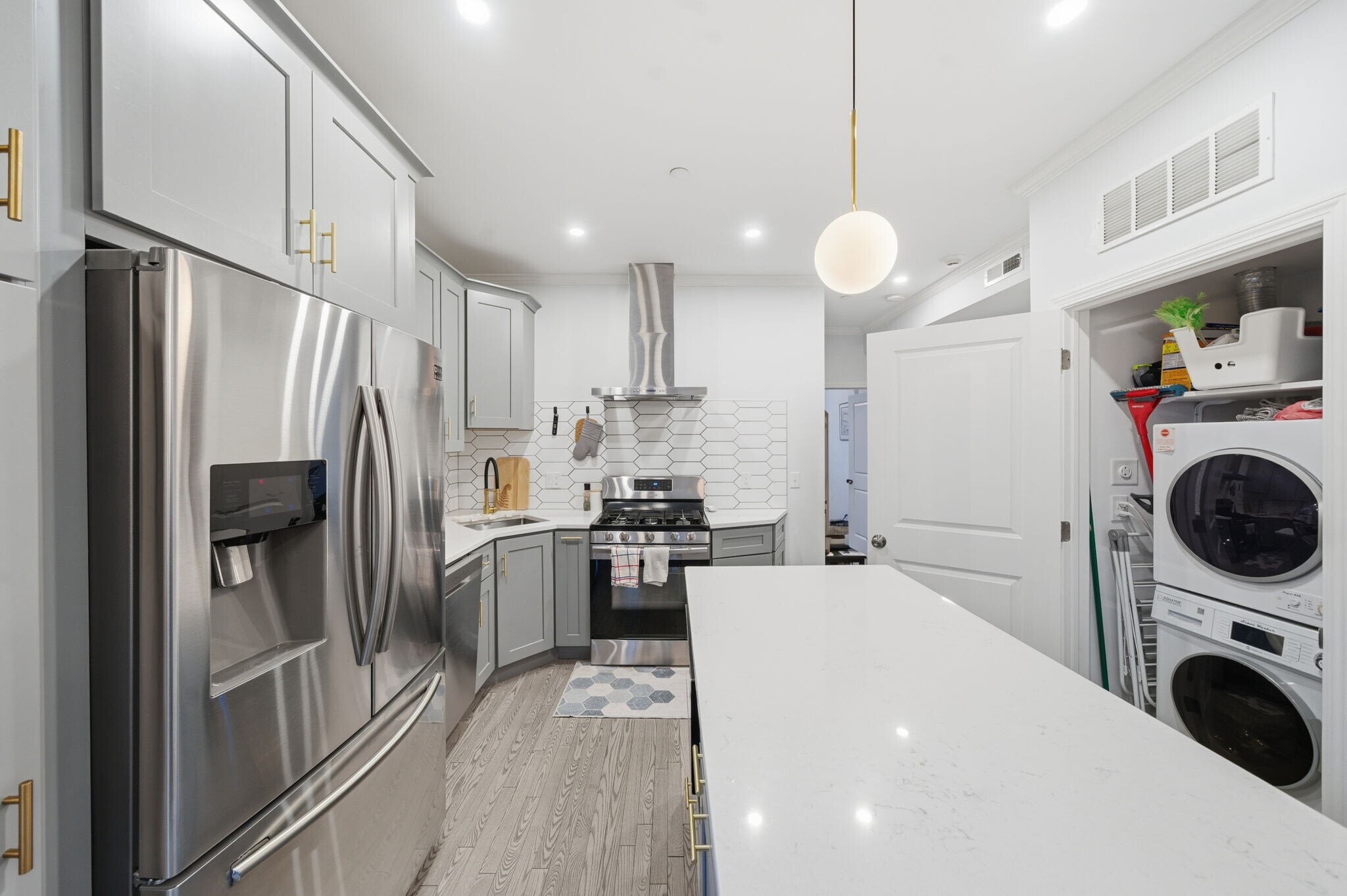 Building Photo - 68 Edson St