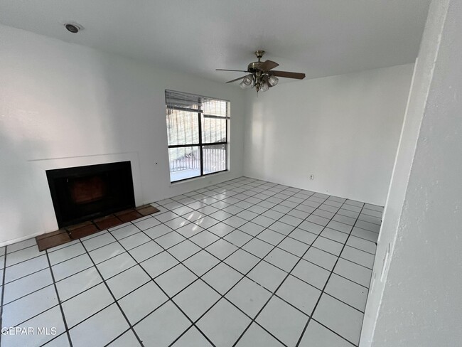 Building Photo - 10418 Ashwood Dr