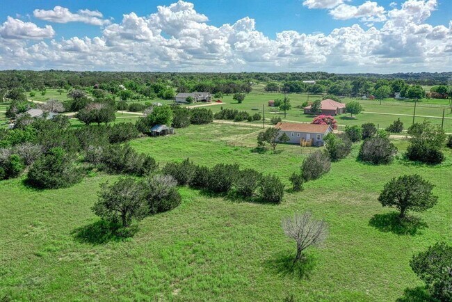 Building Photo - 51 Private Rd 901