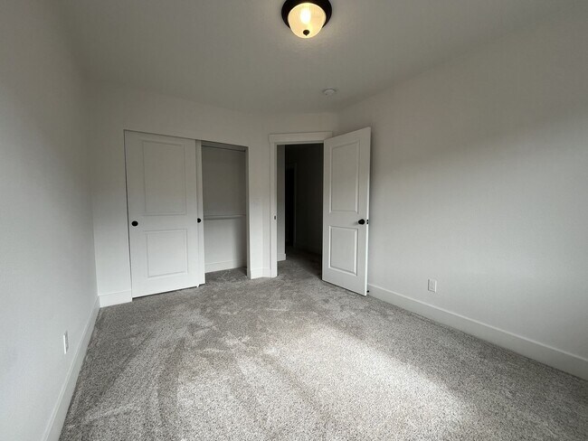 Building Photo - Modern 2022-Built 3-Bedroom Home with Open Layout, Entertainer’s Kitchen. Near Parks & Playgrounds
