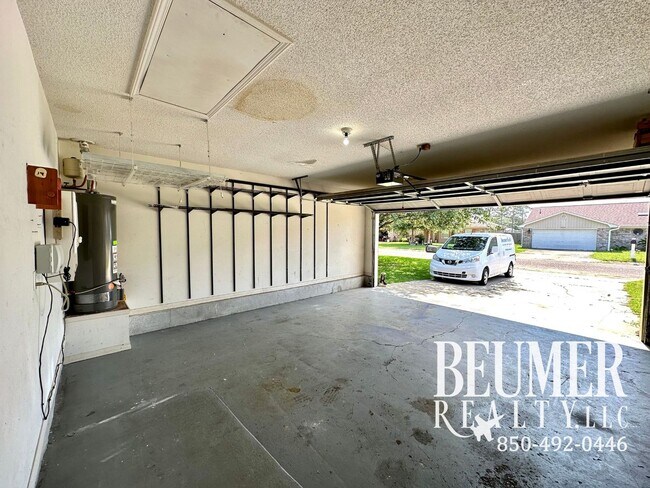 Building Photo - Beautiful 3Bed/2Bath Home Close to Correy Station