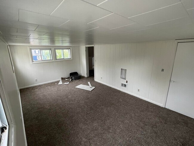 Building Photo - 317 Leonard St