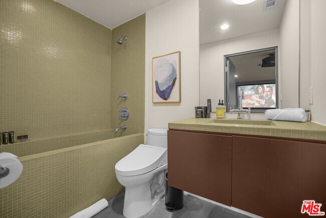 Building Photo - 9892 Beverly Grove Dr