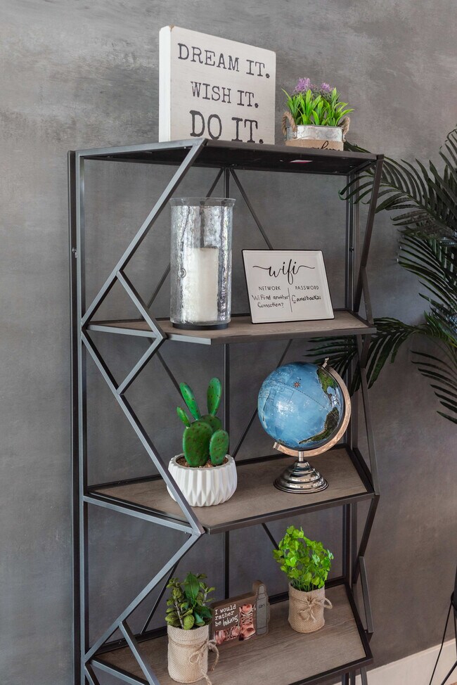 Building Photo - 4917 E Granada Rd