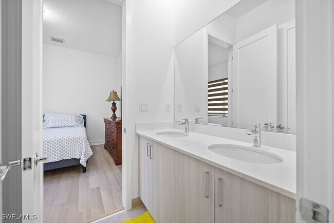 Building Photo - 5293 Marano Dr