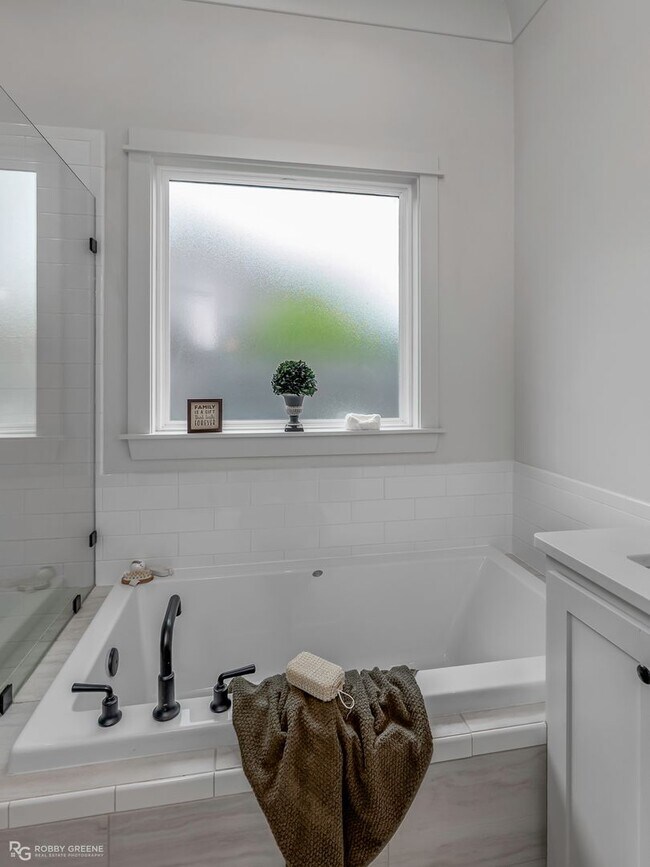Building Photo - Gorgeous 3 bed 3 bath home for lease | Nor...