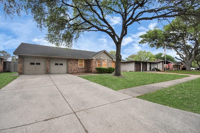 Building Photo - 8022 Sharpview Dr