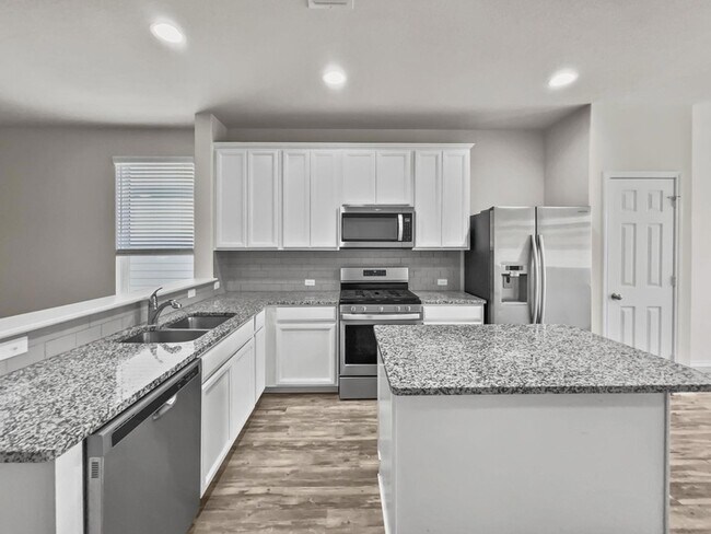 Building Photo - 595 Eves Necklace Dr.