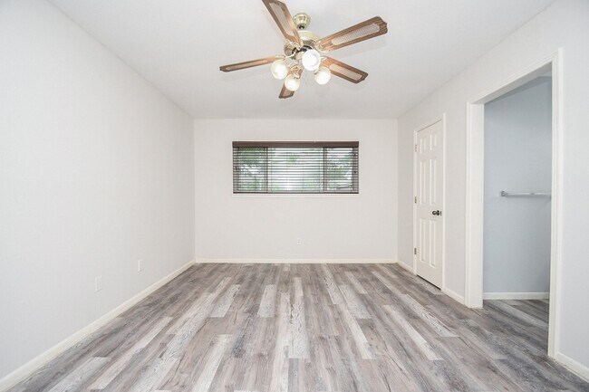 Building Photo - 11915 N Hanworth Dr