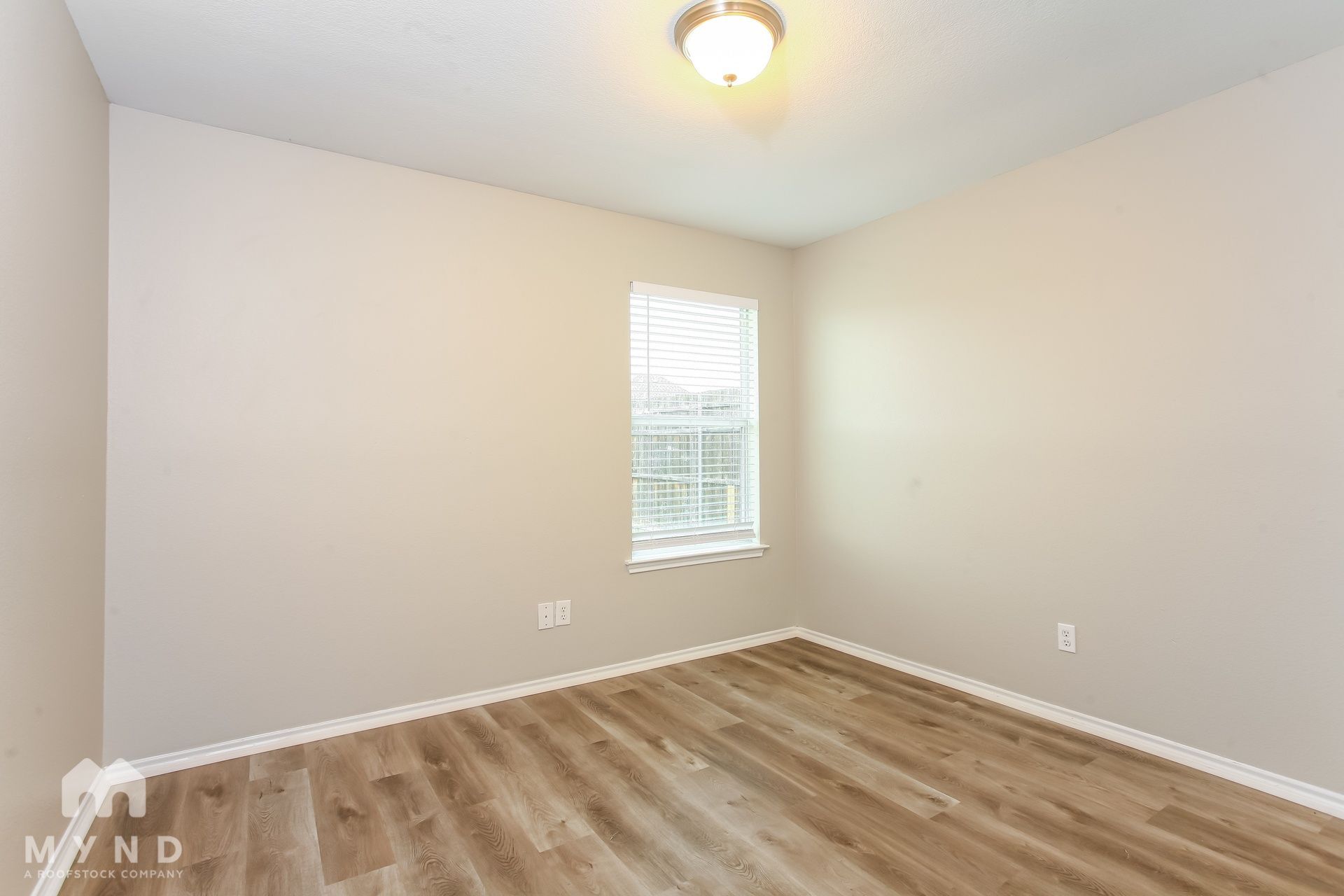 Building Photo - 421 Pin Oak Ln