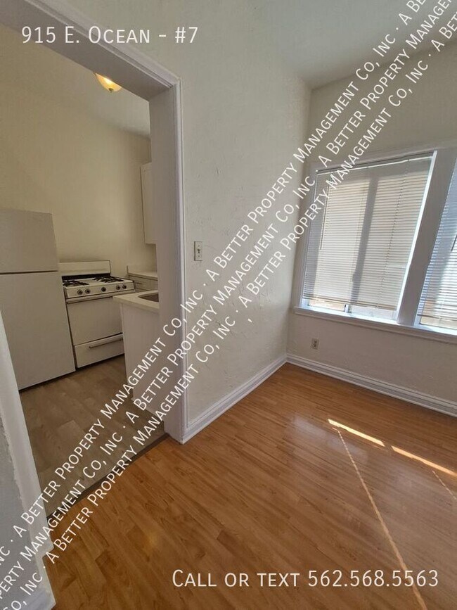 Building Photo - 915 E. Ocean-#7
