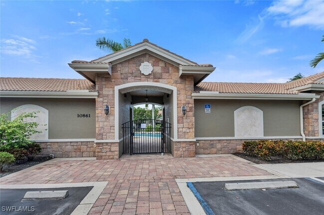 Building Photo - 10824 Alvara Way