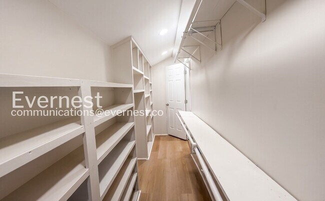 Building Photo - 4-Bed/2-Bath/Pet Friendly/Available Soon!